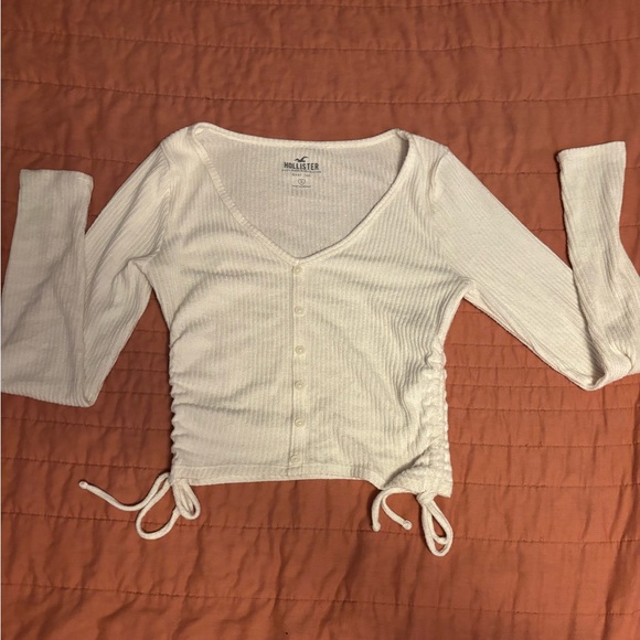 Hollister Tops - White holster long sleeve crop top